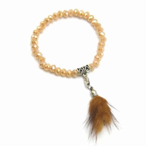 Bracelet-Elastique-Perles-Brillantes-et-Charm-Pompon-Fourrure-Beige