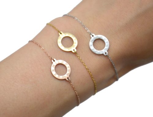 Bracelet-Fine-Chaine-avec-Charm-Cercle-Contour-Acier-et-Chiffres-Romains
