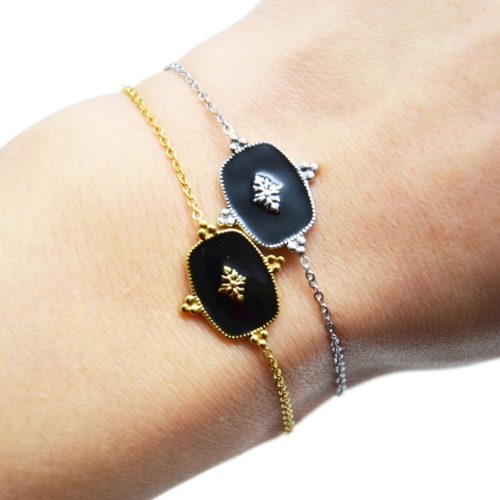 Bracelet-Fine-Chaine-avec-Medaille-Email-Noir-Motif-Baroque-et-Acier