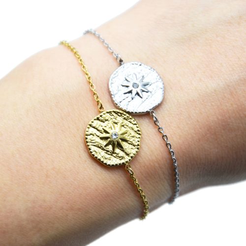 Bracelet-Fine-Chaine-avec-Medaille-Martelee-Soleil-Acier-et-Strass